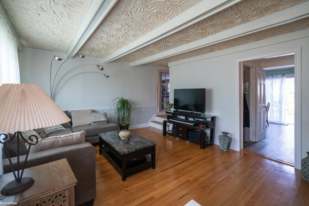 123 Mark Dr - Photo 7 of 36