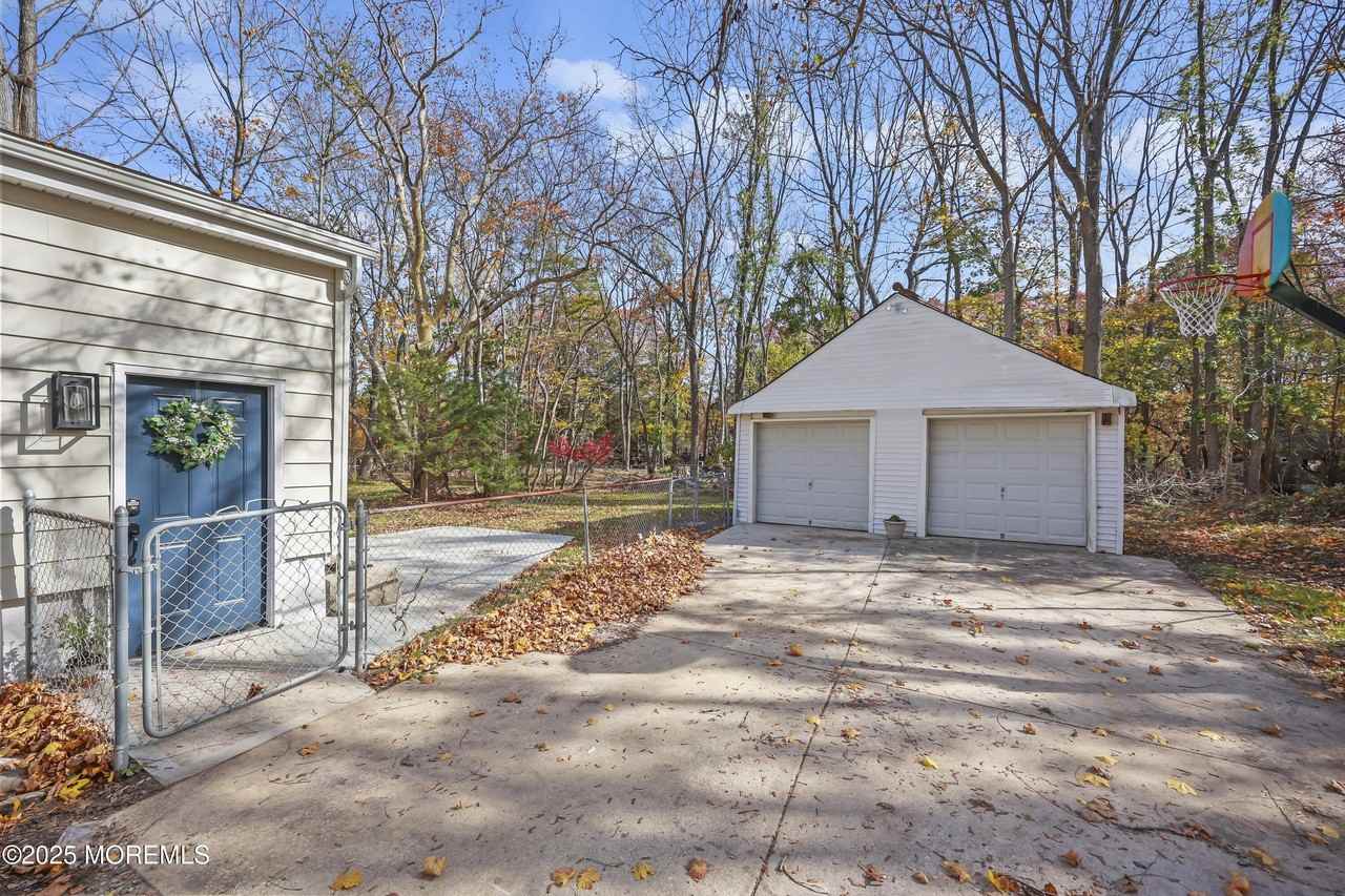 400 1st Ave - Photo 7 of 50