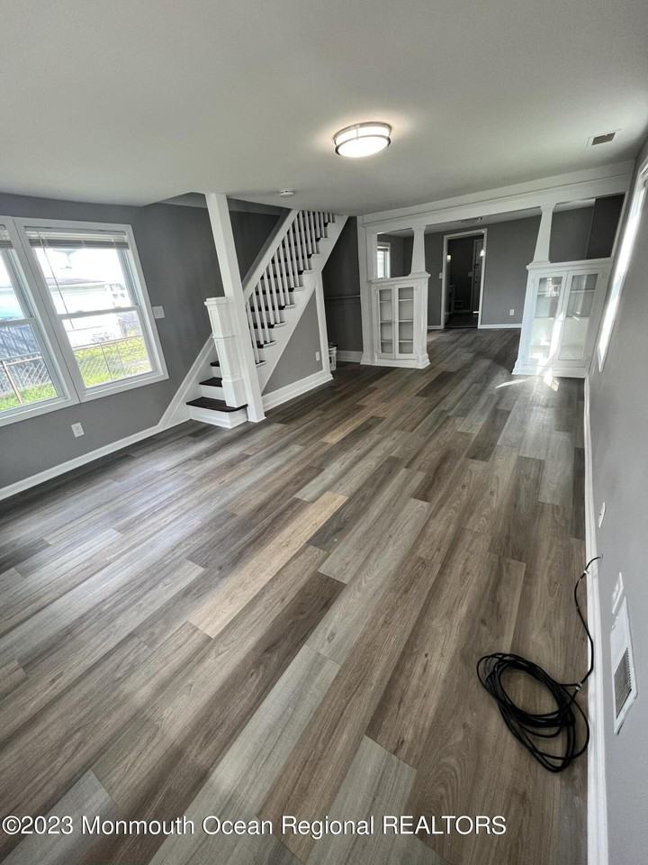 22 Borden Ave - Photo 5 of 13
