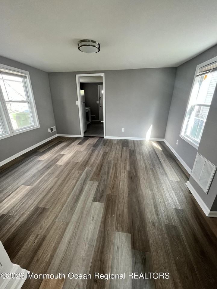 22 Borden Ave - Photo 6 of 13