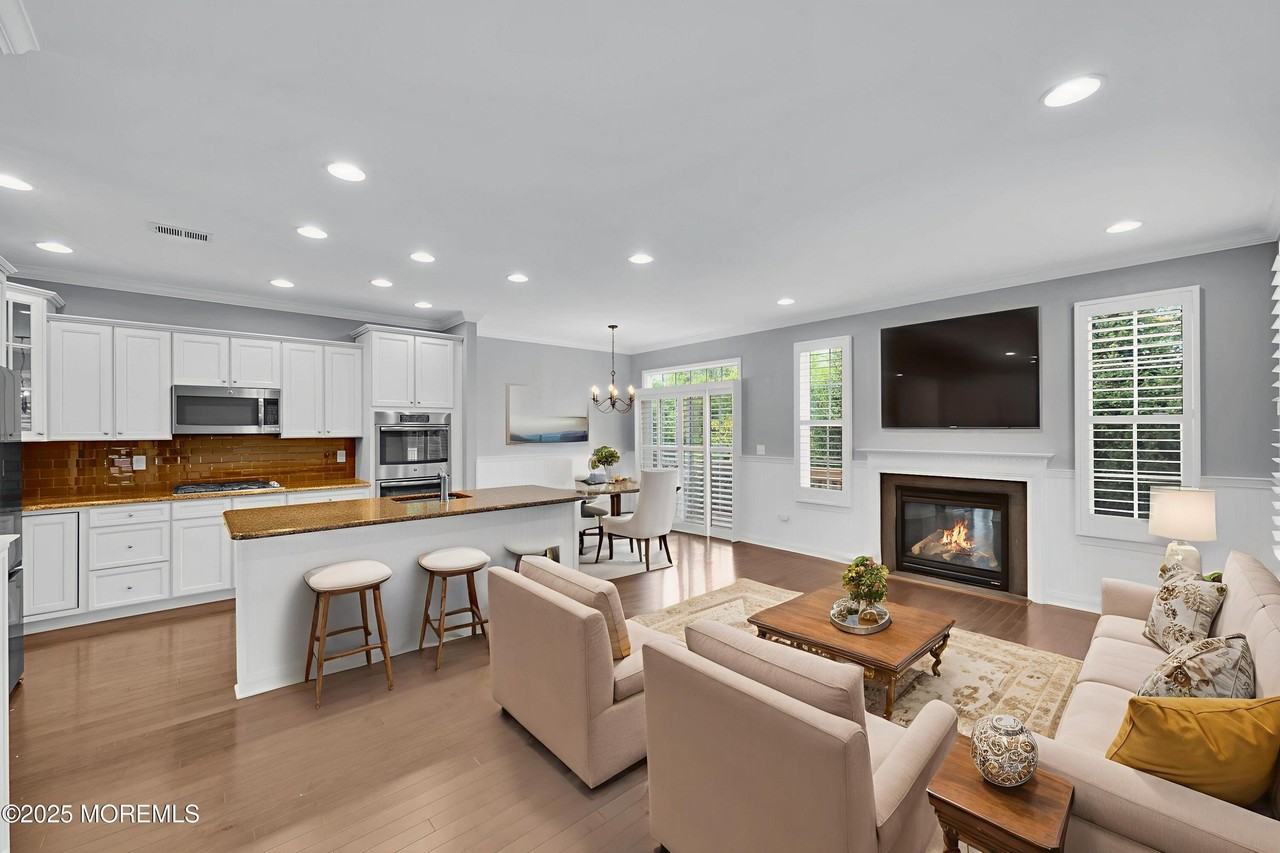 308 Princeton Court - Photo 3 of 38