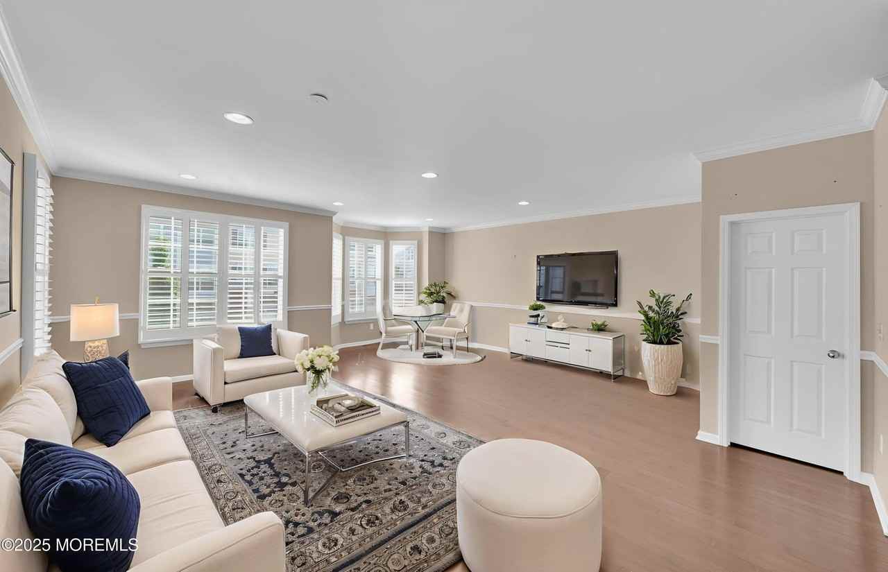 308 Princeton Court - Photo 4 of 38