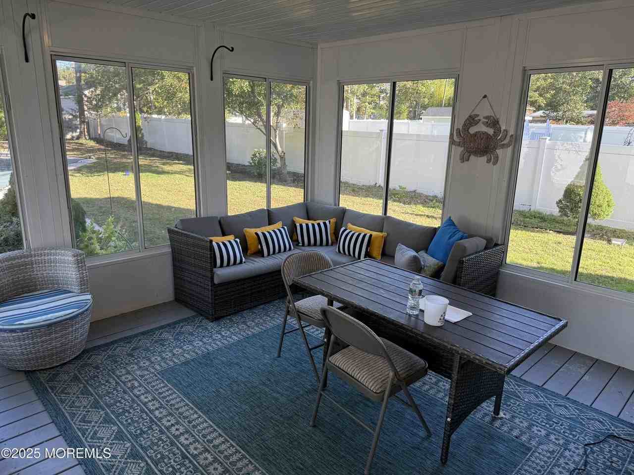 90 Atlantis Ave - Photo 5 of 23