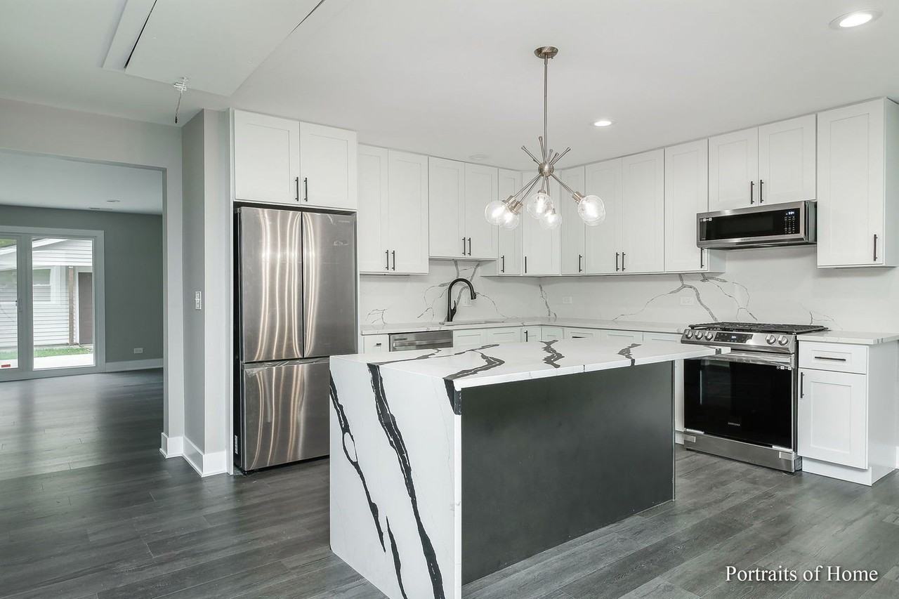 1828 Idlewild Ln - Photo 2 of 18