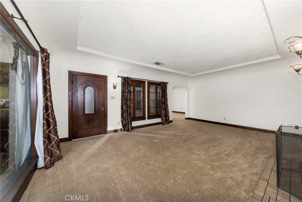 759 W 26th St - Photo 2 of 31