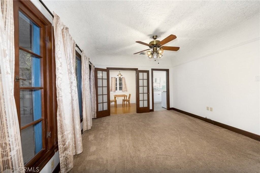 759 W 26th St - Photo 4 of 31