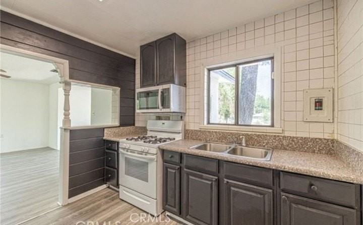 1024 W Newgrove St - Photo 6 of 10