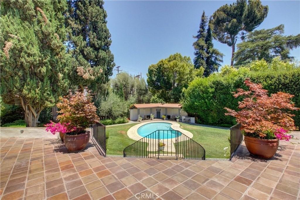 1205 W Highland Ave - Photo 2 of 32