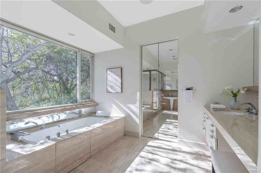 1436 Summitridge Dr - Photo 3 of 8