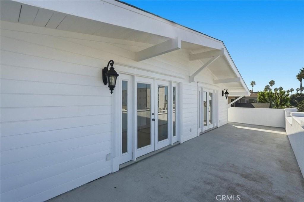 720 S Catalina Ave - Photo 5 of 39