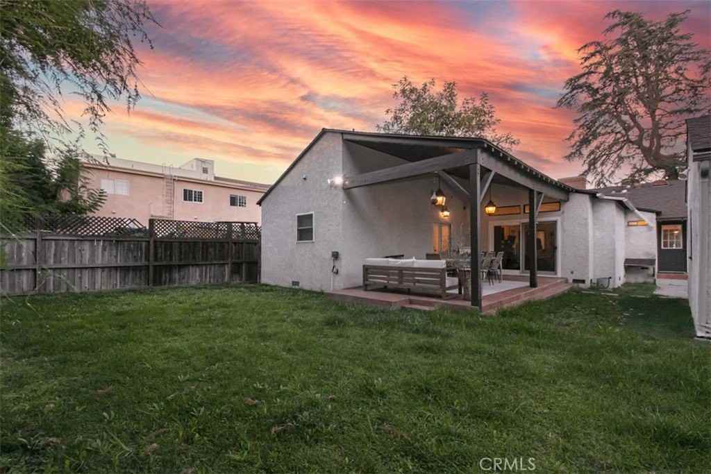 5229 Vantage Ave - Photo 6 of 33