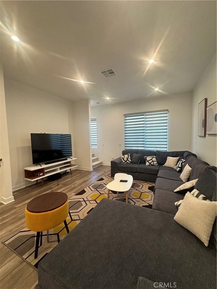 1615 W Cara Dr - Photo 3 of 32