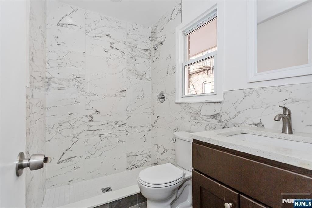 86 Chestnut St - Photo 4 of 20