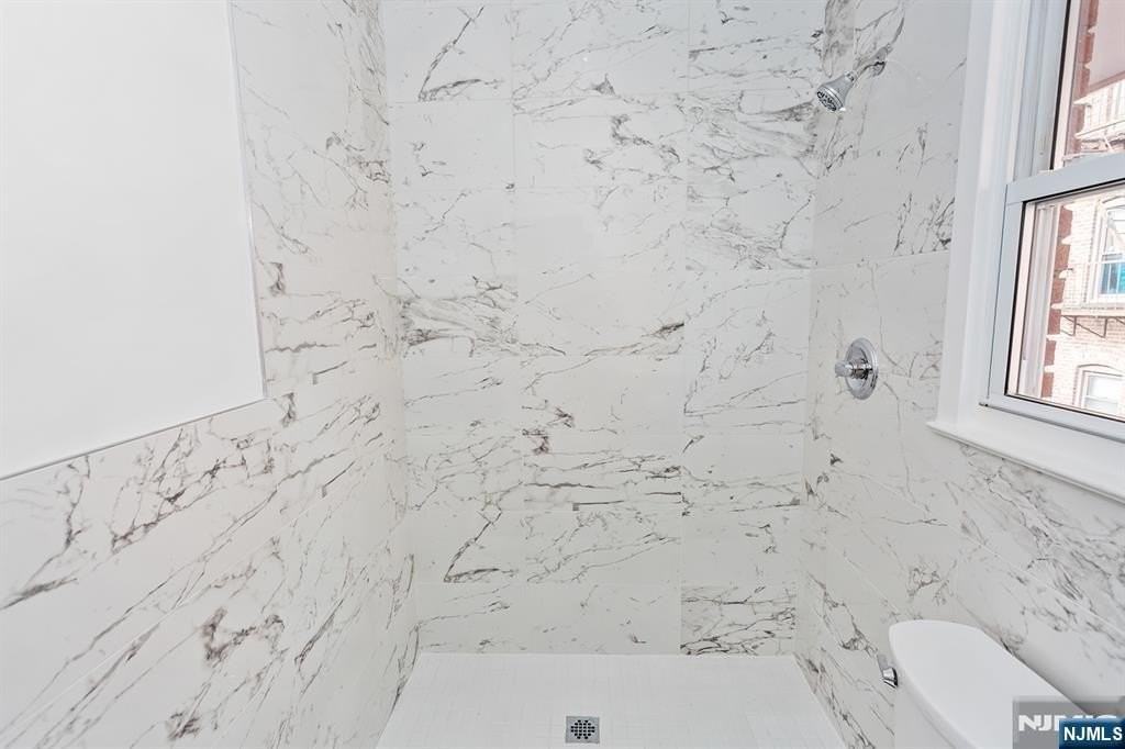 86 Chestnut St - Photo 5 of 20