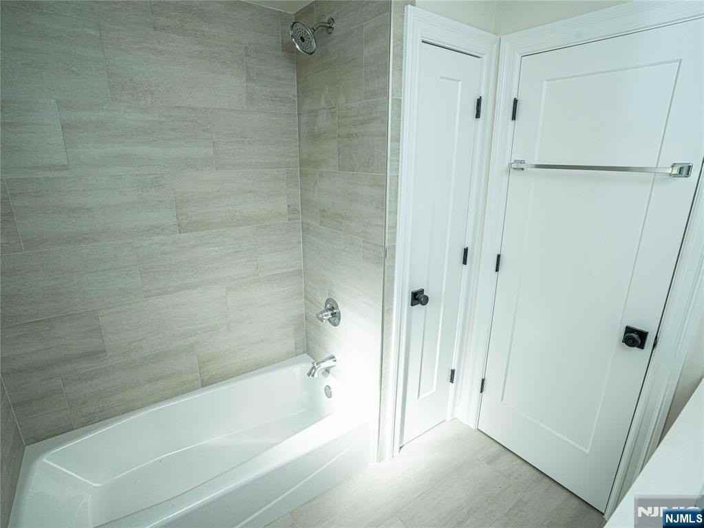 490 Broad Ave - Photo 7 of 8