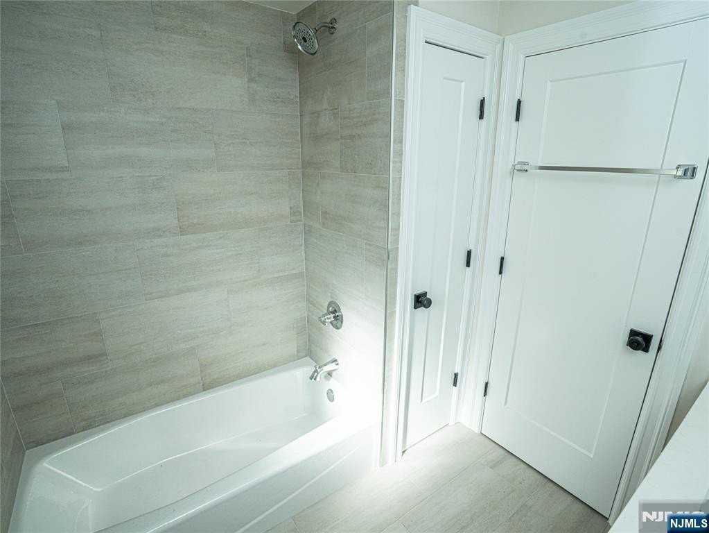 490 Broad Ave - Photo 7 of 8