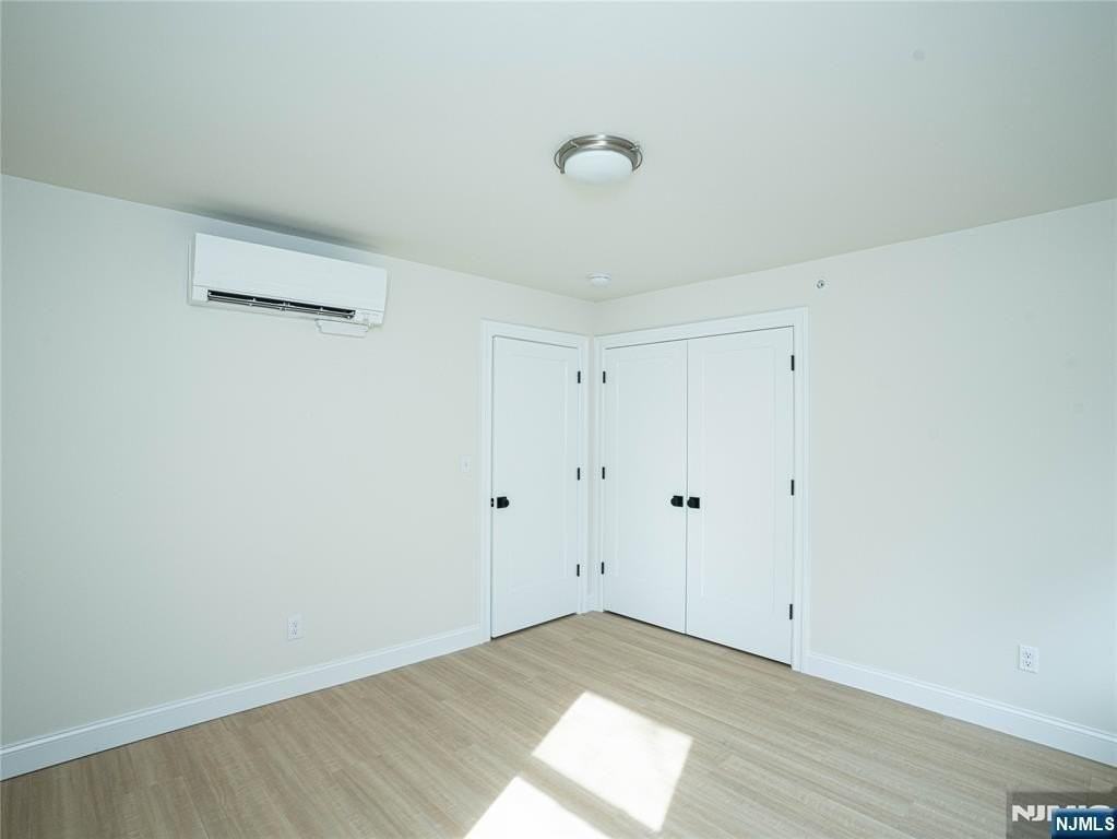 490 Broad Ave - Photo 5 of 8