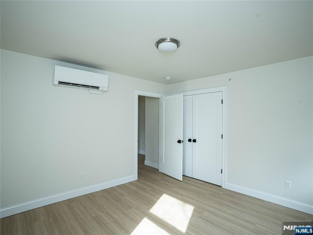 490 Broad Ave - Photo 4 of 8