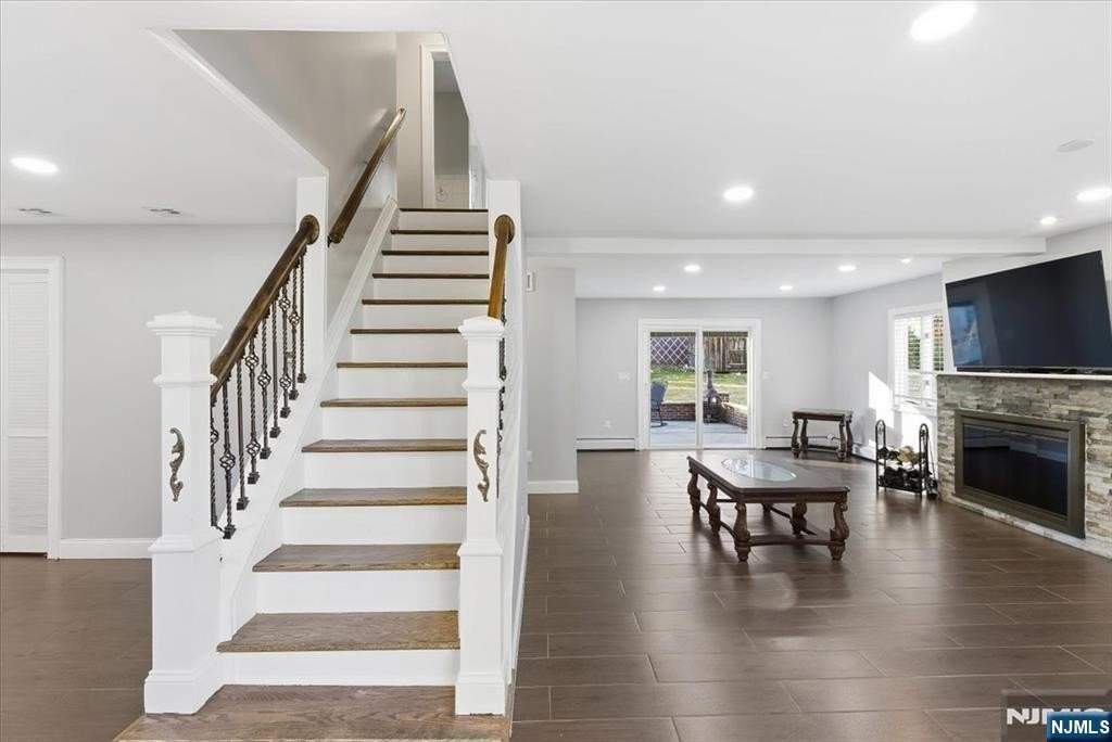 473 Lincoln Dr - Photo 3 of 32