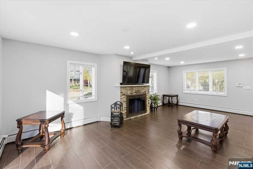 473 Lincoln Dr - Photo 5 of 32