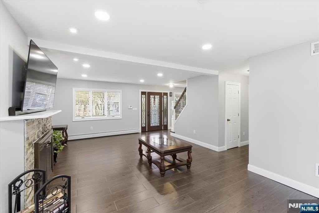 473 Lincoln Dr - Photo 6 of 32