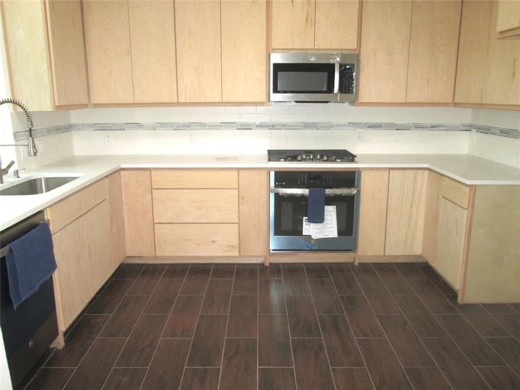 1305 Berkeley Ct - Photo 7 of 34