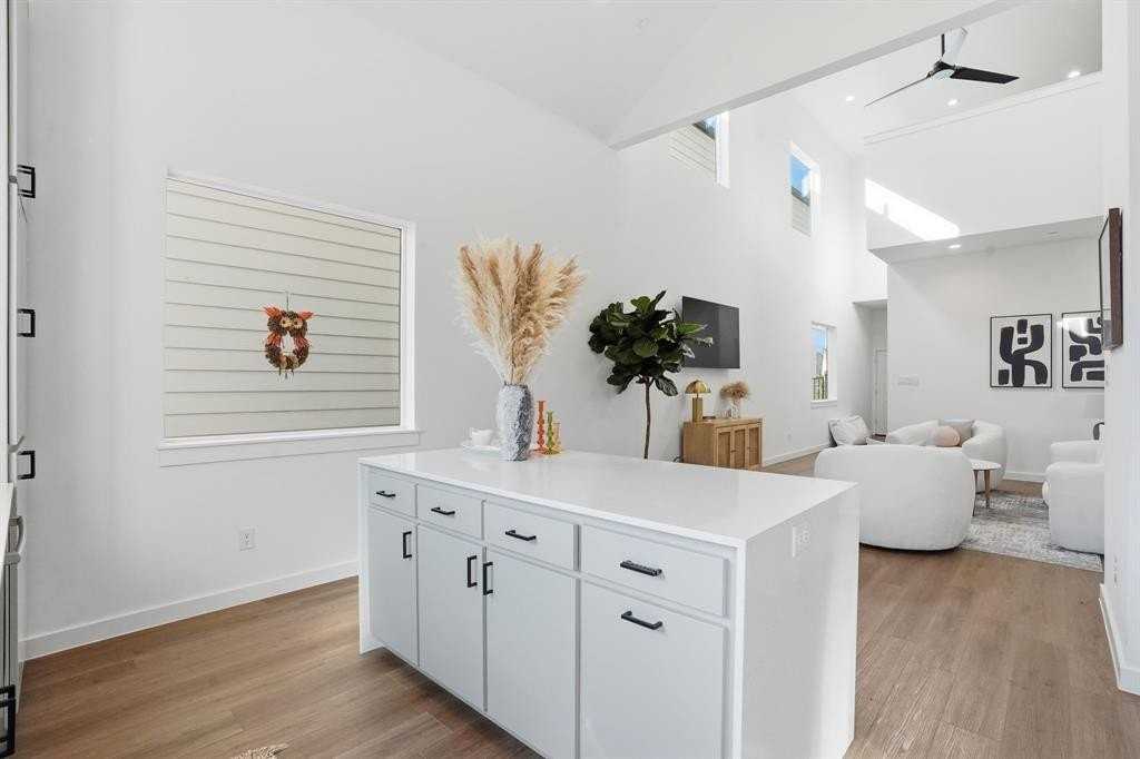 1301 Tillery Ct - Photo 6 of 28