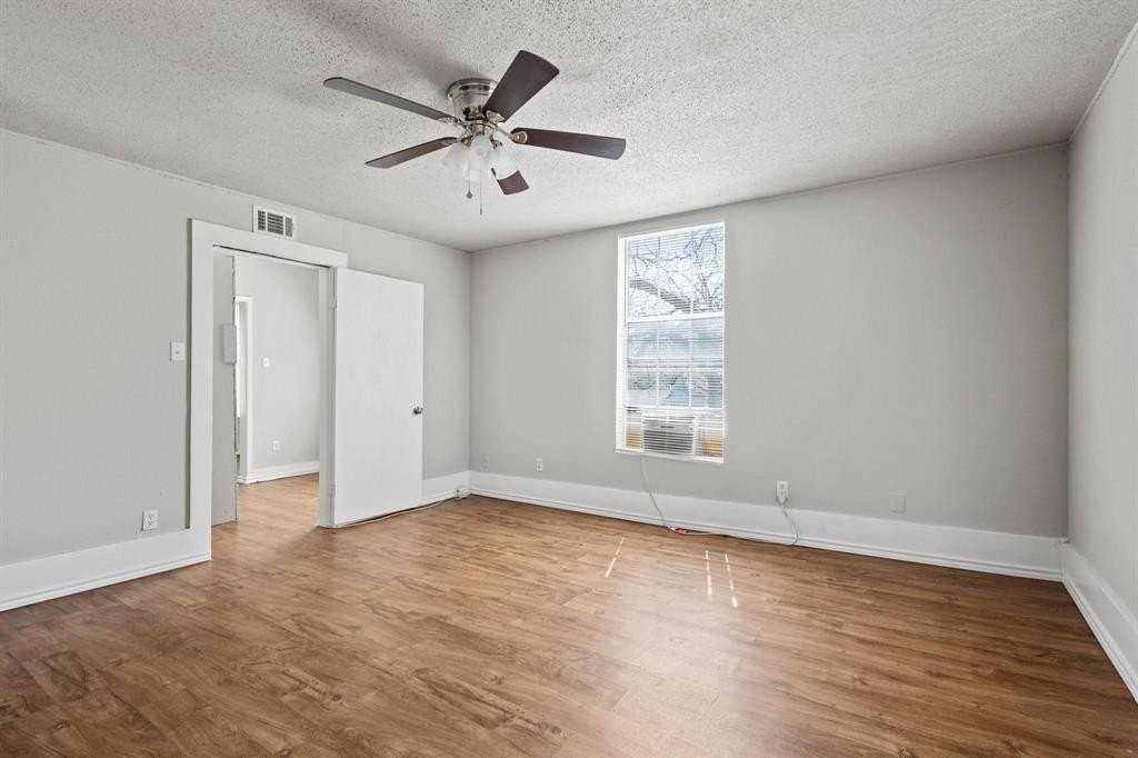 909 W Chestnut St - Photo 7 of 12