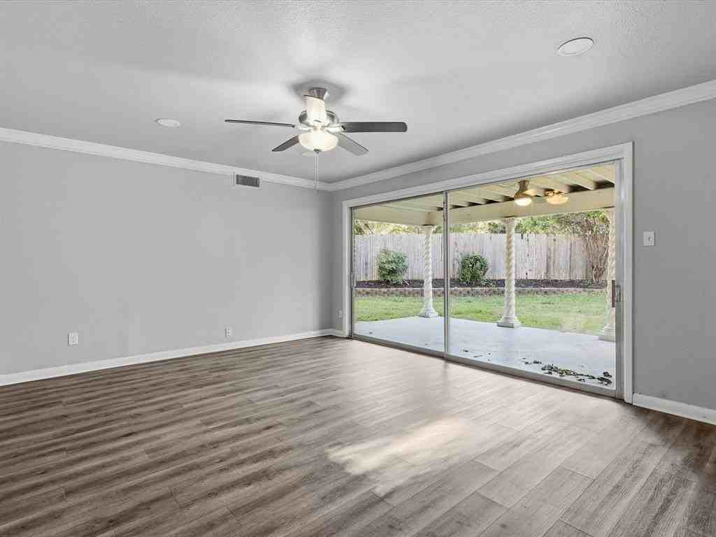 4900 Vega Ct E - Photo 2 of 15