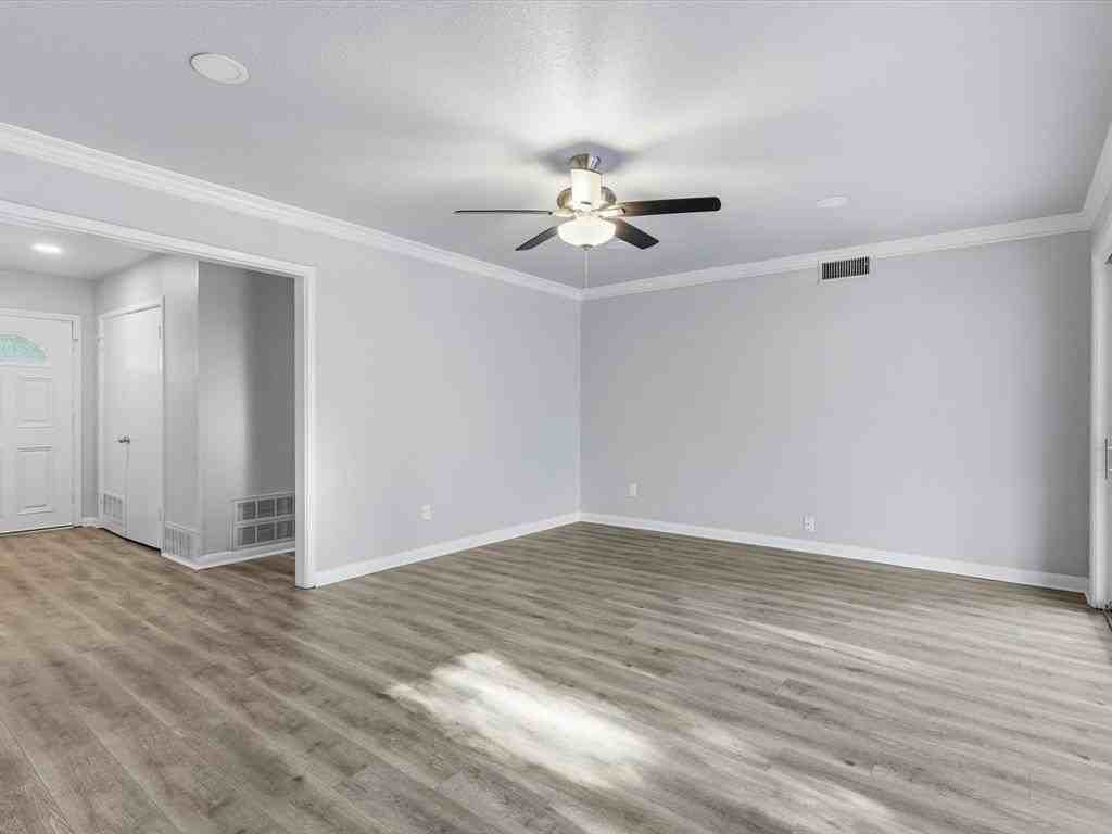 4900 Vega Ct E - Photo 3 of 15