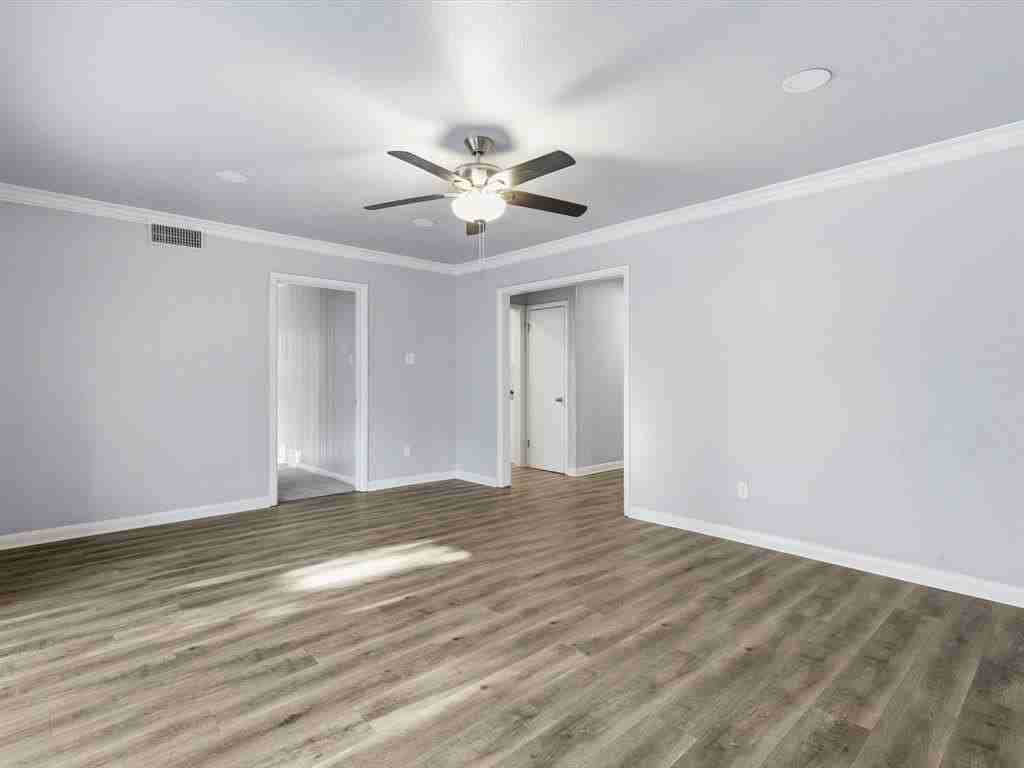 4900 Vega Ct E - Photo 4 of 15