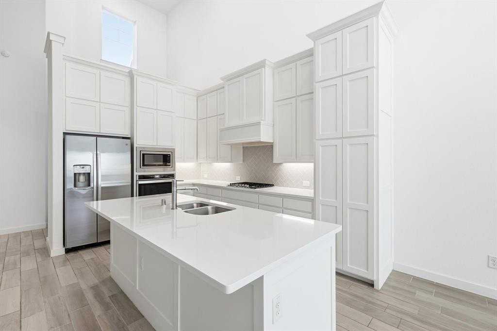 137 Claire Drive - Photo 3 of 32