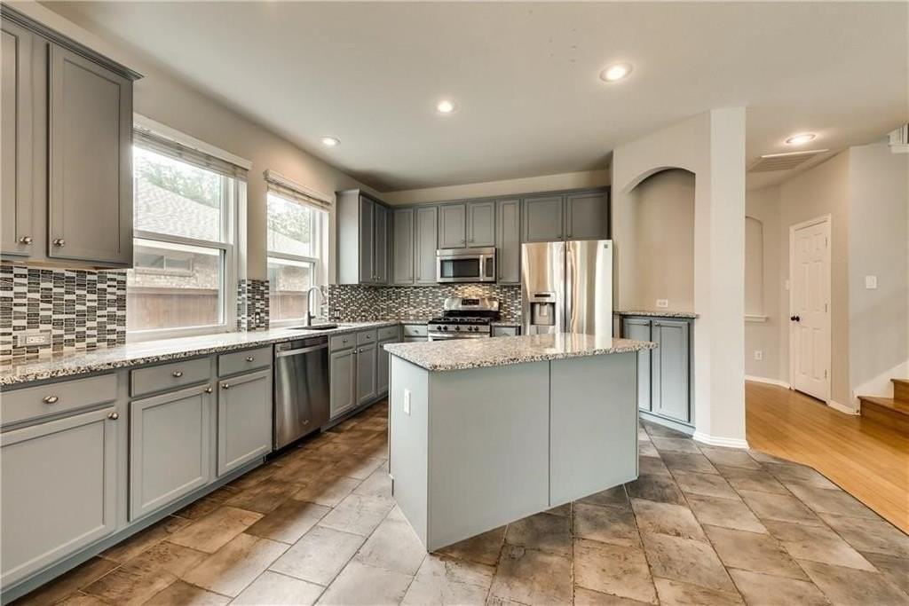 1439 Royal Oaks Drive - Photo 4 of 27