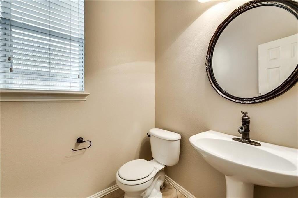 1439 Royal Oaks Drive - Photo 5 of 27