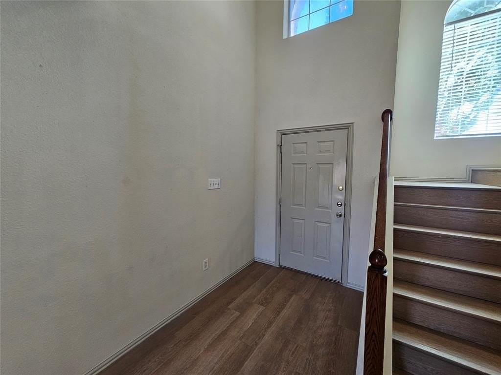 393 Ivan Dr - Photo 3 of 20