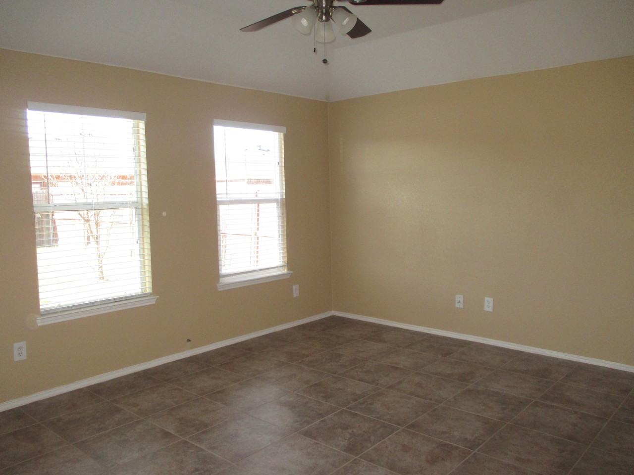 1611 Emily Ln - Photo 2 of 14