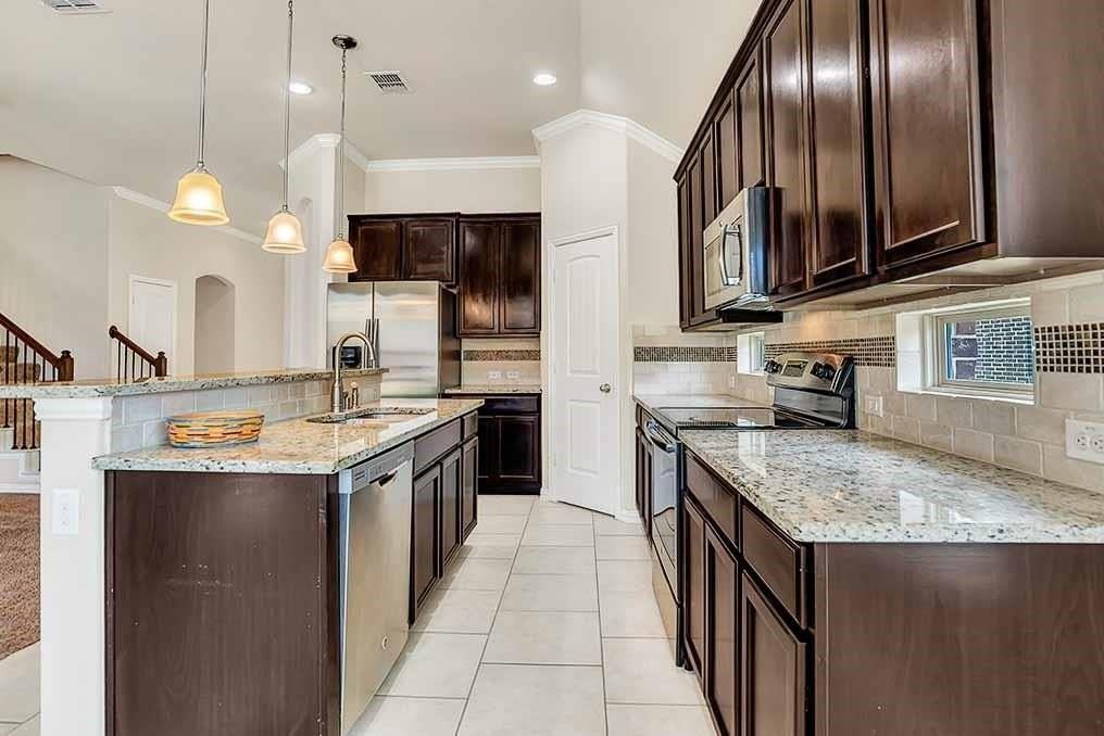 183 Balfour Dr - Photo 7 of 34