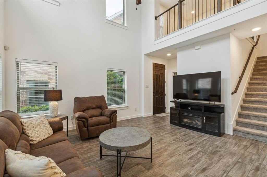 2756 Starburst - Photo 3 of 26