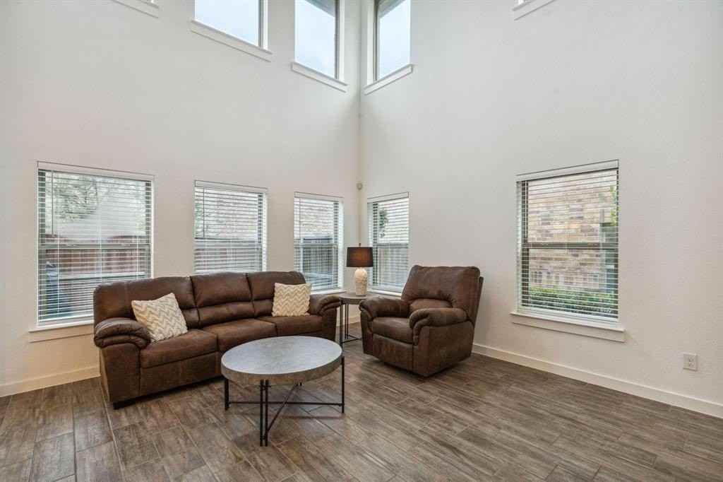 2756 Starburst - Photo 4 of 26