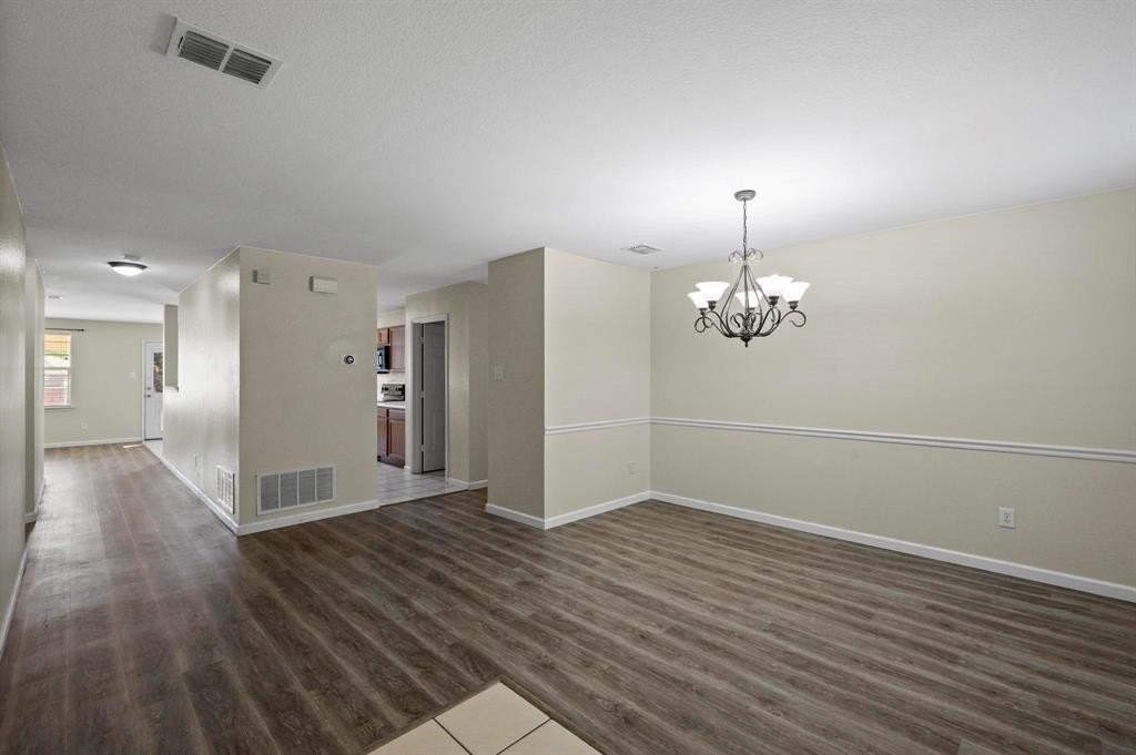 2718 Lake Terrace Dr - Photo 3 of 25