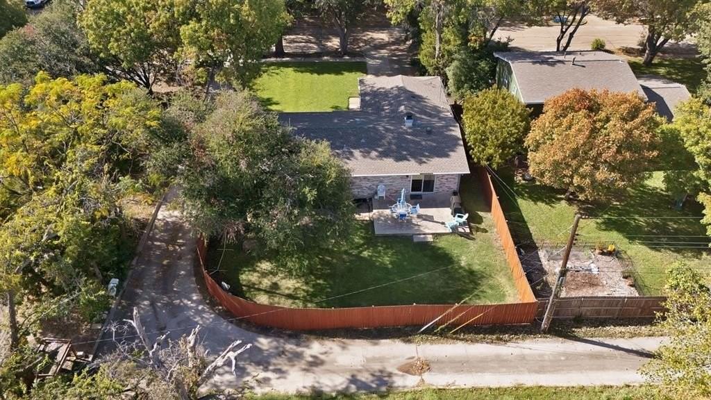 1400 Lorrie Dr - Photo 3 of 38