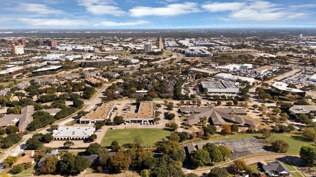 1400 Lorrie Dr - Photo 4 of 38