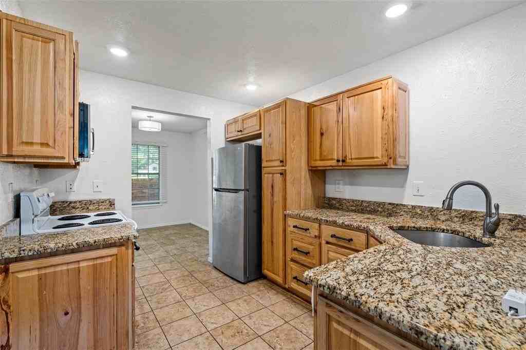 812 Creekside Dr - Photo 5 of 20