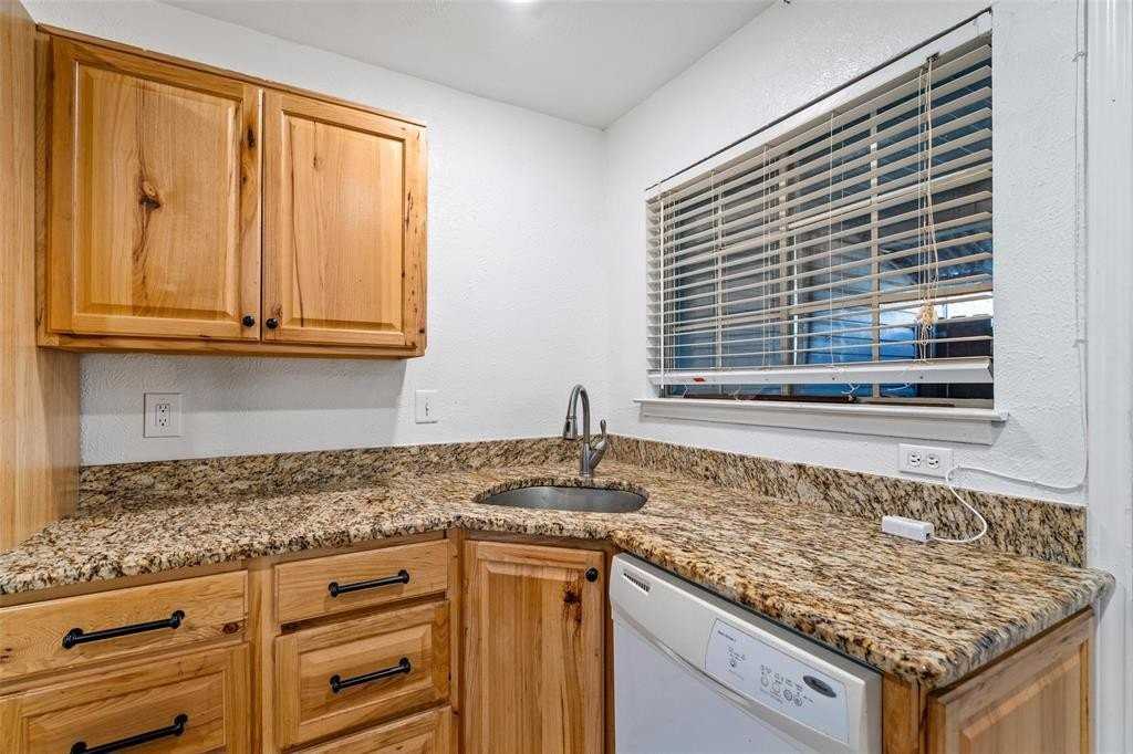 812 Creekside Dr - Photo 6 of 20