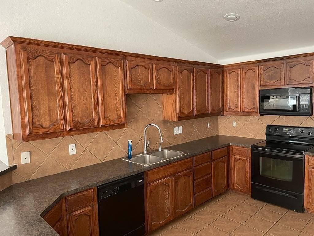 6324 Geneva Ln - Photo 4 of 18