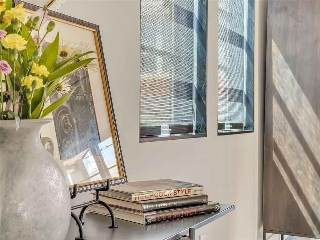 1229 N Dewey Ave - Photo 6 of 21