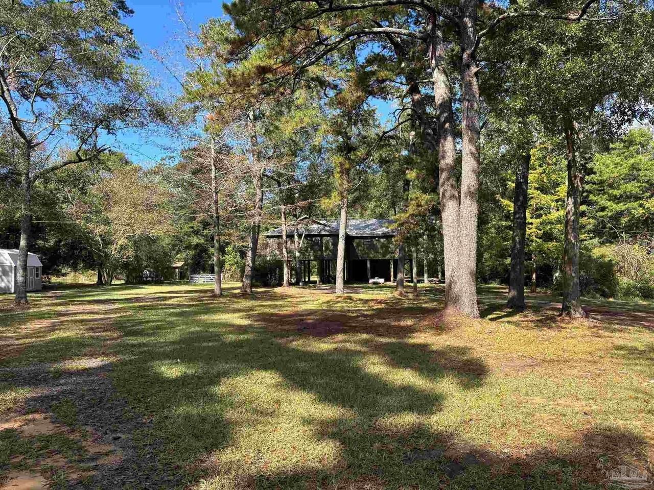 1002 Daffin Rd - Photo 3 of 24