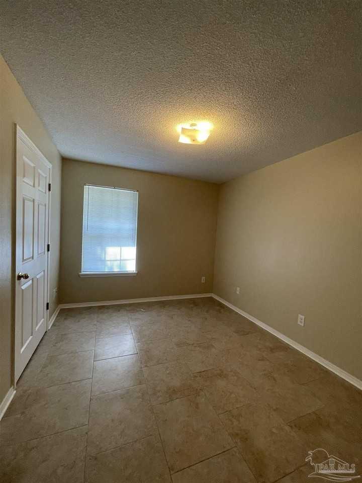 6208 St Ann Ave - Photo 7 of 20