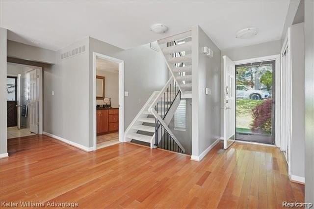 5321 Fairway Ln - Photo 3 of 30