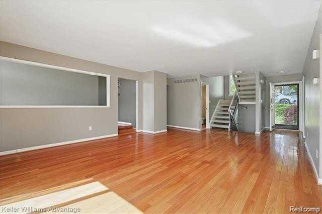 5321 Fairway Ln - Photo 4 of 30